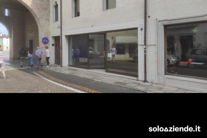 Vendita Locali commerciali e artigianali NEGOZIO AMPIE VETRATE a San Vito al Tagliamento (PN)